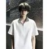 Camiseta Masculina de Verão Pesada com Fechamento Meio Zíper, Manga Curta, Padrão Pied-de-Poule em Retalhos, com Ombros Normais, Estilo Falso Duas Peças