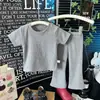 Traje Nuevo de Verano 2026 de Manga Corta con Pantalones Acampanados para Bebés Niñas, Traje Lindo y Versátil, Conjunto de Dos Piezas de Ropa Infantil para Niñas