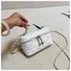 Bolsa pequeña cuadrada para maquillaje de mujer, nuevo estilo 2026, bolso cruzado chic y elegante con patrón de diamantes y correa de cadena, adecuado para ir al trabajo