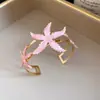 Pulsera abierta de encaje de estrella con goteo de aceite de metal transfronteriza, estilo vintage europeo y americano, joyería de lujo ligero y sensación de alta gama