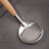Venda por atacado cabo de madeira de aço inoxidável sopa de concha colher de sopa vazamento hotel utensílios de cozinha suprimentos públicos cozinha doméstica cabo longo anti-escalda colher de panela quente