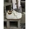 Tênis de treino alemão versátil estilo coreano sola grossa estilo floresta 2026 novo modelo para mulheres, emagrecedor, respirável, leve, casual, tênis branco versátil