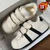 Comercio Exterior Dropshipping Zapatos Birkenstock de Felpa Cálida Forrada con Velcro, Nuevo Modelo de Invierno, Versátiles Casuales Planos de Algodón Slip-On de Suela Suave