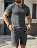Traje de verano para hombre, un artículo popular transfronterizo en Europa y América, con una camisa polo de patrón jacquard y pantalones cortos, un conjunto casual de dos piezas de moda