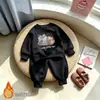 Conjunto de moletom doce para meninas, estilo dopamina com fleece, novo design fofo de gatinho de desenho animado, conjunto de duas peças de calça casual para bebê menina