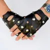 Guantes de Hombre Remaches Guantes de Medio Dedo No Convencionales Guantes Punk Guantes de Medio Dedo para Street Dance Guantes sin Dedos para Actuación Estudiantil