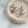 Novo design de nicho estilo coreano versátil único colar com pingente de urso transparente em formato de coração corrente de suéter simples retrô para mulheres