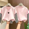 Camiseta de manga larga a rayas de algodón puro para niñas, estilo primavera y otoño, imitación de dos piezas, top de dibujos animados estiloso para niños mayores