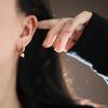 ED156 Ballena Lluvia Joyería CHIC Simple Europeo y Americano Broquel de Oreja con Garra y Taladro con Pendientes de Taladro Pendientes Acero Titanio Chapado en Oro de 18K