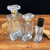 Botella de Perfume Cuadrada Plana Botella de Vidrio Transparente Botella con Atomizador 50ml Botella de Perfume Vacía de Gama Alta Portátil Recargable de Cierre a Presión