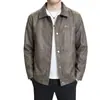 Estação de primavera e outono, jaqueta de couro masculina moderna e estilosa com gola lapela, exalando uma vibe sofisticada e descolada, jaqueta de couro casual, sobretudo curto masculino