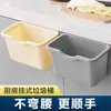 Cubo de basura colgante para cocina para uso doméstico, contenedor de almacenamiento de plástico para residuos de cocina, específicamente para puertas de gabinetes, papelera colgante para sala de estar y baño