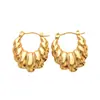 Moda Europeia e Americana Geométricos Exquisitos Brincos de Aço Titânio Banhados a Ouro 18K Textura Martelada em Forma de U Alto Padrão Simples e Versátil Atacado