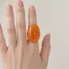 Anillo de Luz Circular de Diseño de Nicho de Venta Caliente Transfronteriza, Esmalte Interior Perlado, Anillo de Dedo Ovalado Transparente de Resina Exagerado, Estilo Europeo y Americano