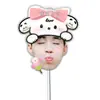 Performance de entrada no casamento de Henry Lau com máscara engraçada, placa de boas-vindas no aeroporto, produtos de fãs de apoio para shows com imagens personalizadas