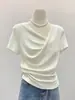 Camiseta Versátil Moda Única Verão Tendência Jovem Gola com Babados Plissados Irregulares Manga Curta Ombro a Ombro