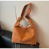 Bolso de Axila de Diseño Nicho para Mujer 2025 Nuevo Otoño e Invierno Retro Recortado Bolso de Hombro Versátil Bolso Tote para Viajeros