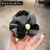 Pinza para el Cabello de Flor de Perla con Diseño de Tela de Alta Gama, Tamaño Mediano para Mujer, Estilo Nuevo para Cabello Fino, Pinza Completa para el Cabello con Lazo