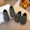 Birkenstocks de Lunares para Niñas 2026 Otoño Nuevo Estilo Zapatos Individuales para Niños Suela Suave Niños Medianos y Grandes Retro Versátiles Cómodos Birkenstocks