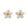 Pendientes vintage de flores de perla barroca para mujer, ligeros, de lujo, de nicho, de alta gama, sencillos, accesorios para las orejas de celebridades de Internet.