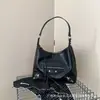 Bolso Punk de Cuero con Tachuelas de Gran Capacidad Estilo Retro 2026 Primavera/Verano Nuevo Bolso Versátil de Hombro Cruzado para Viajes