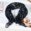 Elegante Sencillo Deslizante Perla Collar Largo Joyería para Mujer Lujo Ligero Nicho Bola Borla Cadena Hueso de Serpiente Cadena de Lana