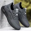 Tênis Masculino Esportivo, Respirável e Casual, Venda Direta da Fábrica, Atacado, Comércio Exterior, Novos Modelos de Verão, Tênis Macio com Tecido Fly-Woven para Homens