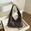 Bolso de un solo hombro gran capacidad superventas para mujer bolso de axila esmerilado bolso cubo retro con remaches bolso de mano tote casual
