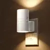 Luz de Noche Enchufable Gy063 Cilíndrica Blanca Luz Emisora Arriba y Abajo Dormitorio Mesita de Noche Sensor de Control Luz de Noche Versión Personalizada