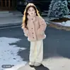 Chaqueta de Felpa Forrada para Niña 2026 Nuevo Estilo Otoño/Invierno para Niña Chaqueta Integrada de Piel Rosa y Piel de Cordero Chaqueta Cálida Acolchada de Algodón Invierno