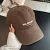 Gorra de Béisbol de Ala Ancha con Bordado de Letra Simple para Mujer, Ala Ancha, Ajuste Profundo, Hace que la Cara Parezca Más Pequeña, Nuevo Estilo Gorra de Pico de Pato