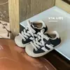 Zapatos de tabla de invierno 2026 estilo coreano para niños, estampado de leopardo, cabeza de concha, con felpa