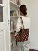 Bolso tote de gran capacidad, moderno y único para mujer, nuevo y elegante bolso de hombro de verano 2026, bolso cubo de lunares para ir al trabajo