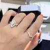 Nuevo Anillo de Gota de Agua para Mujer Diamante Azul Anillo de Diamante V Dorado Diseño de Nicho de Moda Corona en Forma de V Propuesta Anillo en Forma de Pera