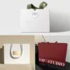 Bolsa de Regalo Personalizada Bolsa de Papel de Mano Personalizada Bolsa de Compras para Tienda de Ropa Cosméticos Bolso de Mano Impresión de Logo Personalizada
