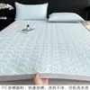 Colchoneta Refrigerante de Seda de Hielo de Gama Alta Modelo Nuevo Verano 2026 Lavable a Máquina Juego de Tres Piezas Verano Clase A Suave para Aire Acondicionado Estilo Sábana de Cama