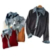 Cárdigan de Punto Patchwork de Mezclilla Retro Falso Dos Piezas para Mujer Versátil Reductor de Edad Abrigo Suéter Otoño 2026 Casual