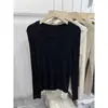 Versátil top de punto suave de manga larga con cuello redondo para mujer, nuevo suéter base ajustado para otoño e invierno 2026