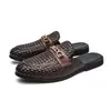 Medias zapatillas de hombre de talla grande 35-46 para cruzar la frontera, nuevo modelo de verano 2026, sin talón, slip-on, zapatos de cuero para hombre para interior y exterior