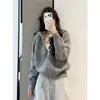 Sudadera rosa coqueta, color crema chic, diseñada para hacer que las figuras menudas parezcan más altas y delgadas, con cremallera y diseño de punto con capucha