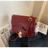 Bolso pequeño cuadrado texturizado de color liso clásico para mujer, nuevo 2026 otoño e invierno, versátil, de moda, para ir al trabajo, de hombro y cruzado