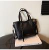 Bolso General Retro de Alta Gama 2025 Nuevo Bolso de Mujer Estilo Simple Occidental Todo Combinable Bolso de Hombro Bolso Tote Moderno de Moda