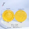 Accesorio DIY de oro arena estilo Puzo Gold Store, colgante de relieve tridimensional grande del Dios de la Riqueza Amarillo, collar para atraer la fortuna