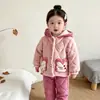 Conjunto de Fábrica Original Pijama Infantil con Capucha Acolchado de Tres Capas Ropa de Casa para Niñas Lindo Estilo Nuevo (Seguir)