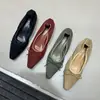 Zapatos planos retro delicados 2026, punta poco profunda, suela blanda, versátiles para el trabajo, de aspecto de hada, elegantes bailarinas