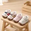 Zapatos para niños pequeños, primavera y otoño, zapatos de una sola pieza para niñas, nuevo modelo 2026, zapatos para niños, zapatos transpirables de suela blanda para caminar de bebés