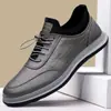 Sapatos Casuais de Couro Masculinos Estilo Primavera 2026 Slip-On Xadrez Sapatos Formais de Negócios Estilo Coreano Sapatos Masculinos com Solado Macio