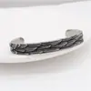 Pulsera retro de titanio para hombre con plumas de personalidad europea y americana joyería de comercio exterior al por mayor