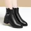 Zapatos de cuero para mediana edad y ancianos con forro de felpa, zapatos de mamá, botines, zapatos de algodón, botines sencillos, botas de otoño e invierno, para mujer de primavera y otoño, suela suave