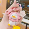 Llavero de Patito Girasol Tridimensional Figura de Resina Creativa Colgante Lindo y Divertido para Mochila de Estudiante Decoración de Regalo